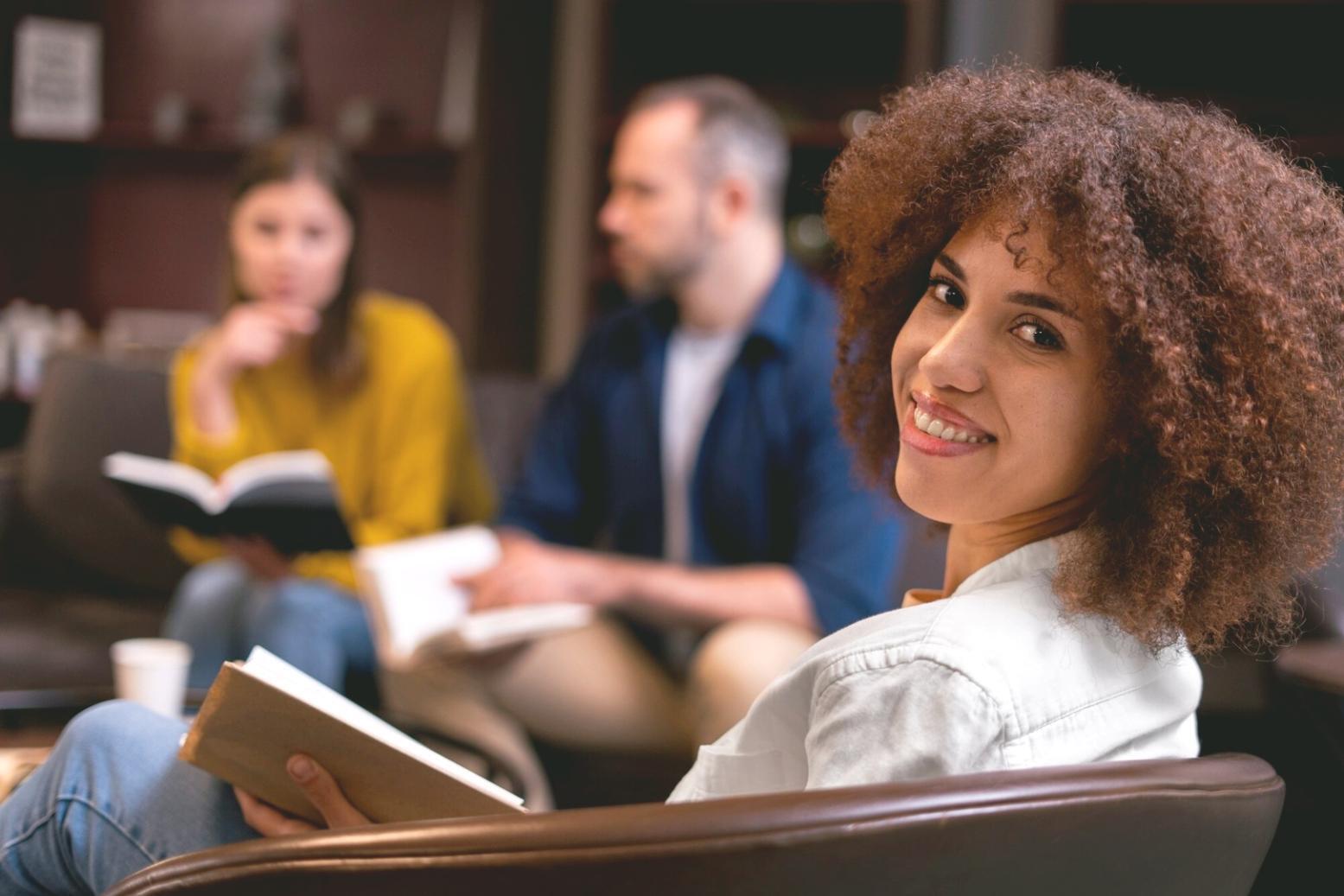 Moderne Finanzberatung in professioneller Arbeitsumgebung